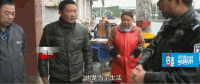 摊贩挡住司机路 两人吵架惊动民警
